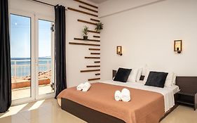 C'Est La Vie Rooms And Suites